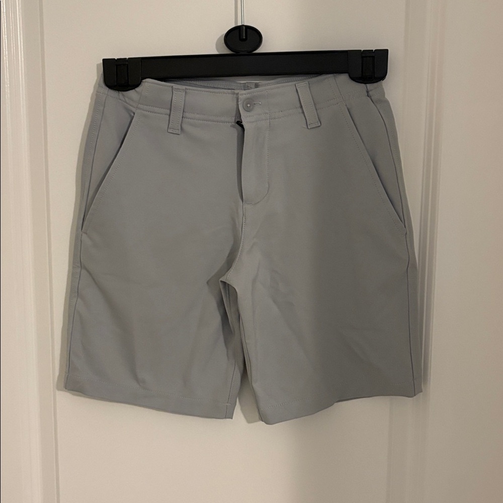 Under Armour boys Light Gray golf shorts size Small with adjustable waist band
